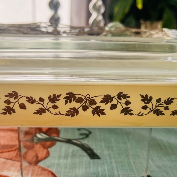 Vintage Pyrex “Golden Ivy” 2.5 Qt Covered Casserole Dish with 550C Lid - Picture 1 of 6